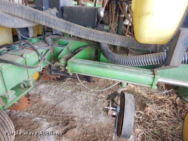 image for item DH4394 John Deere 7200 Max Emerge 2 planter