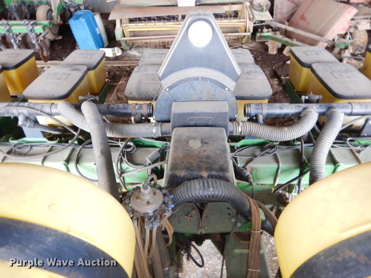 image for item DH4394 John Deere 7200 Max Emerge 2 planter