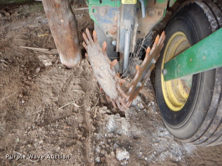 image for item DH4394 John Deere 7200 Max Emerge 2 planter