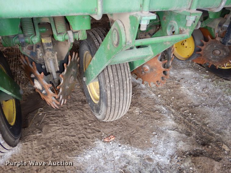 image for item DH4394 John Deere 7200 Max Emerge 2 planter