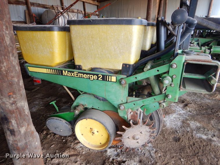 image for item DH4394 John Deere 7200 Max Emerge 2 planter