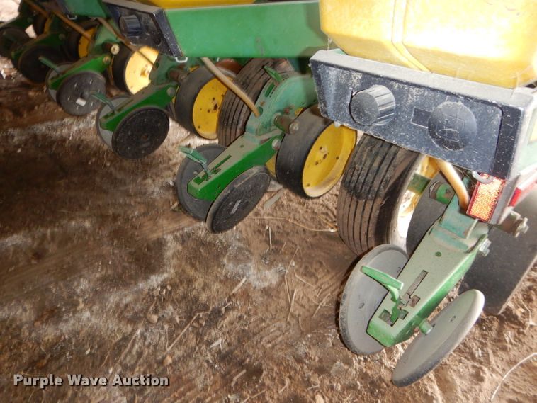 image for item DH4394 John Deere 7200 Max Emerge 2 planter