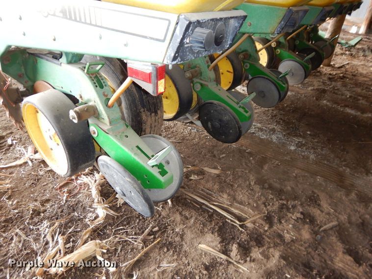 image for item DH4394 John Deere 7200 Max Emerge 2 planter