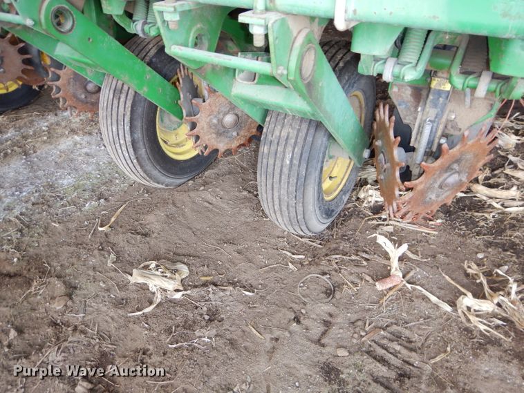 image for item DH4394 John Deere 7200 Max Emerge 2 planter