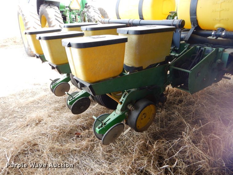 image for item DH4394 John Deere 7200 Max Emerge 2 planter
