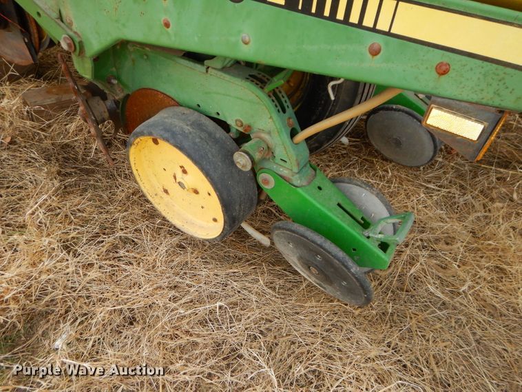 image for item DH4394 John Deere 7200 Max Emerge 2 planter
