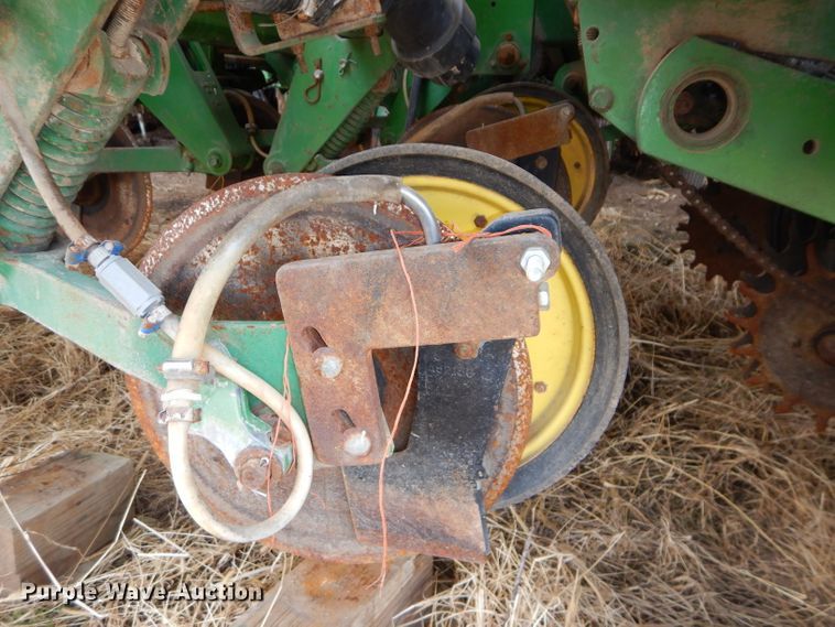 image for item DH4394 John Deere 7200 Max Emerge 2 planter