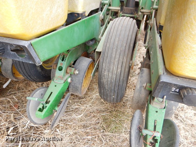 image for item DH4394 John Deere 7200 Max Emerge 2 planter