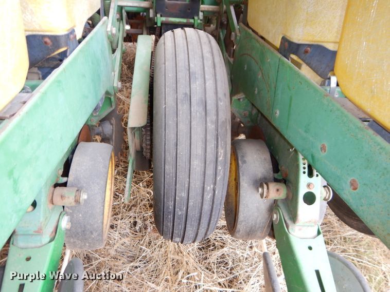 image for item DH4394 John Deere 7200 Max Emerge 2 planter
