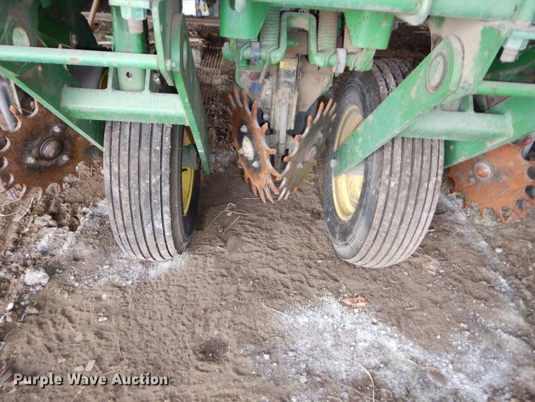 image for item DH4394 John Deere 7200 Max Emerge 2 planter