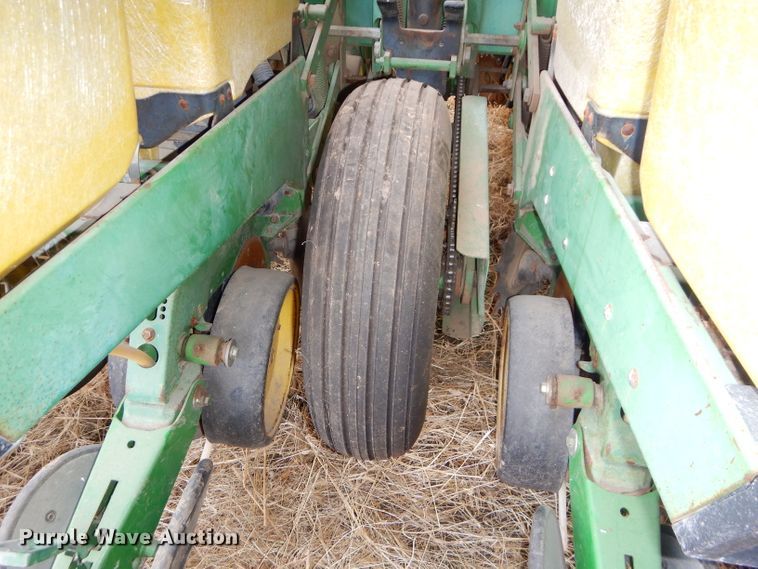 image for item DH4394 John Deere 7200 Max Emerge 2 planter