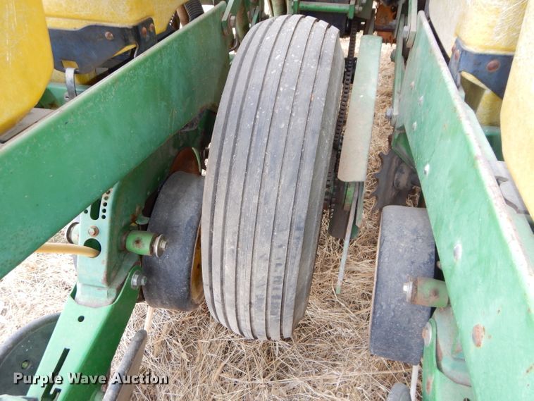 image for item DH4394 John Deere 7200 Max Emerge 2 planter