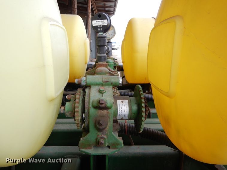 image for item DH4394 John Deere 7200 Max Emerge 2 planter