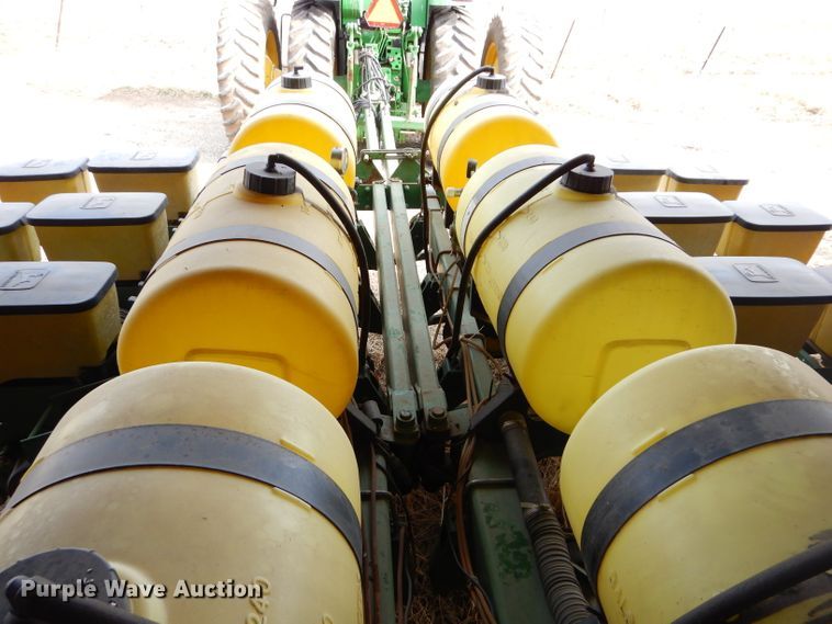 image for item DH4394 John Deere 7200 Max Emerge 2 planter