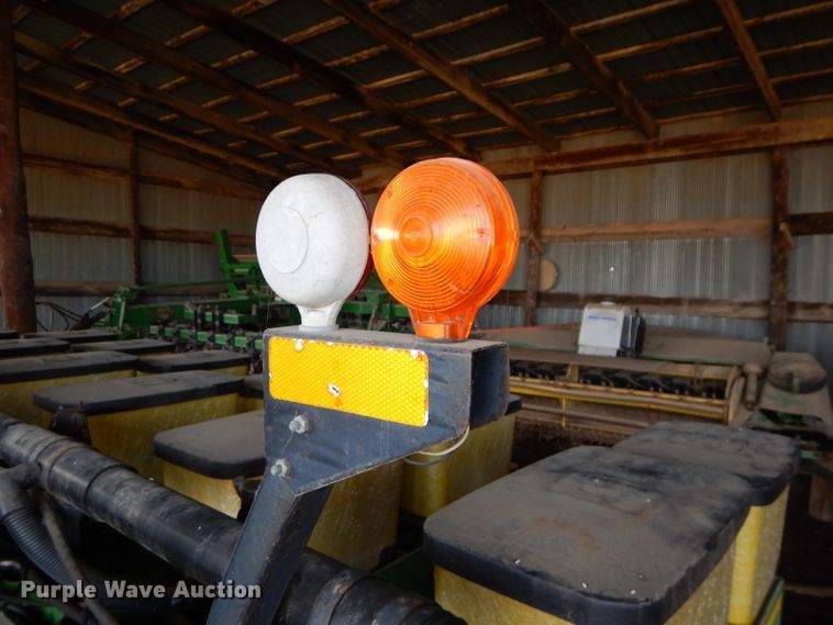 image for item DH4394 John Deere 7200 Max Emerge 2 planter