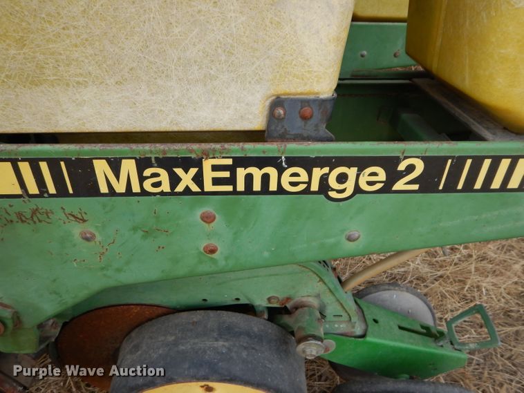image for item DH4394 John Deere 7200 Max Emerge 2 planter