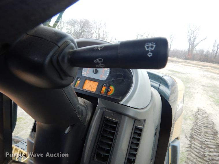 image for item DH6351 2011 Challenger MT765C tractor