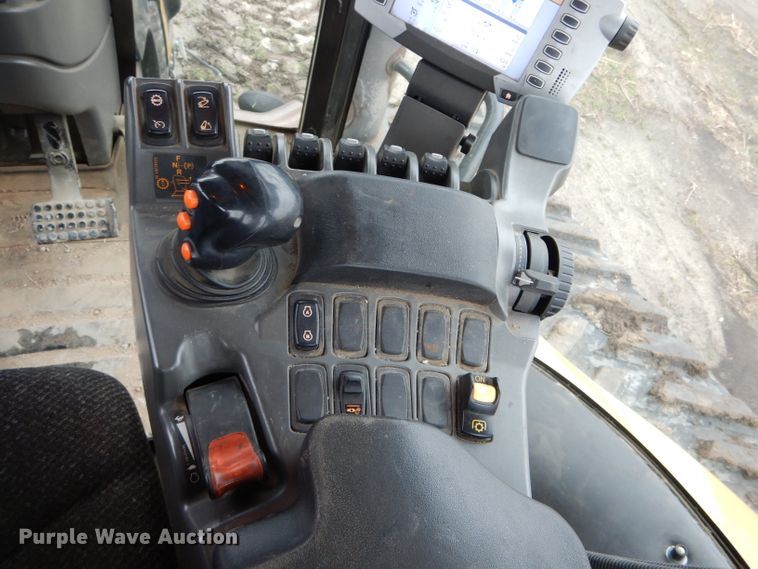 image for item DH6351 2011 Challenger MT765C tractor