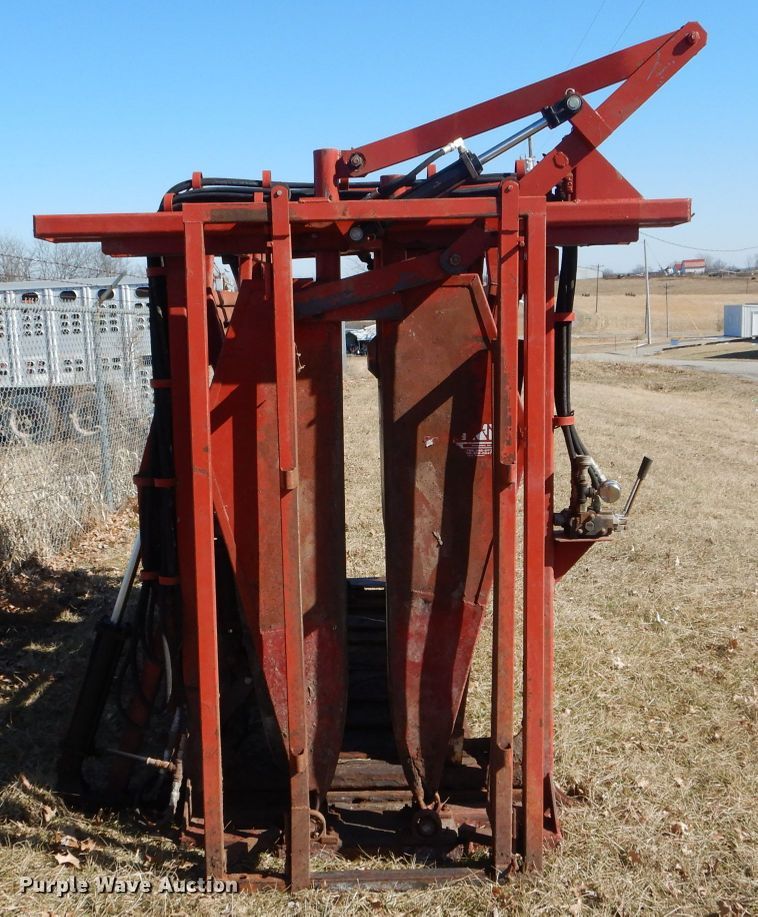 image for item DH6409 Linn livestock squeeze chute