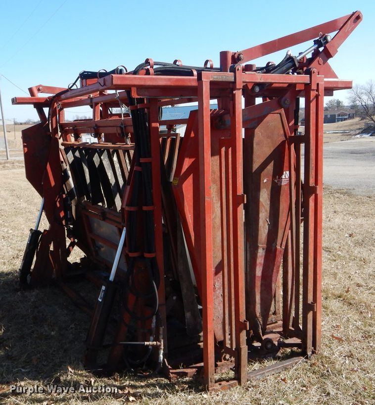 image for item DH6409 Linn livestock squeeze chute