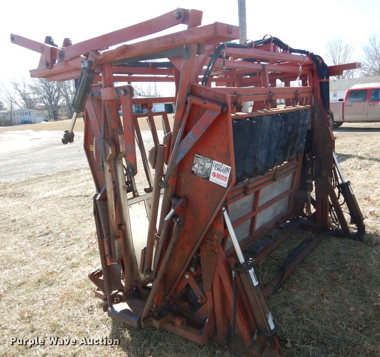 image for item DH6409 Linn livestock squeeze chute