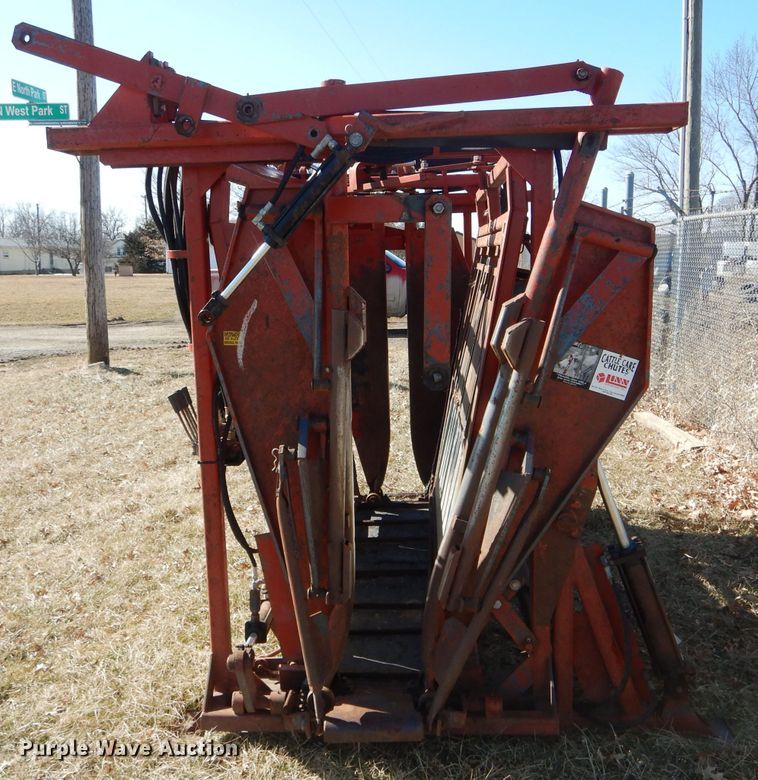 image for item DH6409 Linn livestock squeeze chute