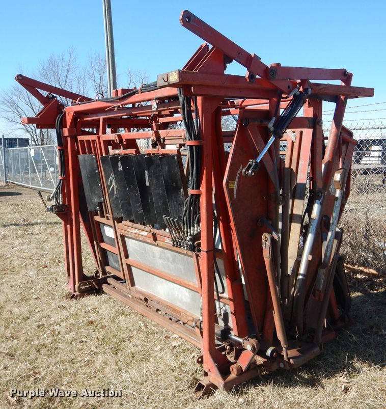 image for item DH6409 Linn livestock squeeze chute