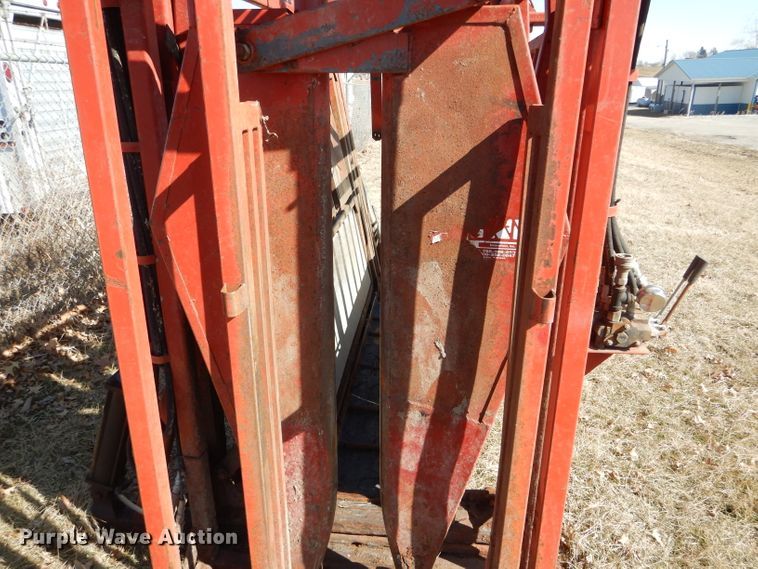 image for item DH6409 Linn livestock squeeze chute