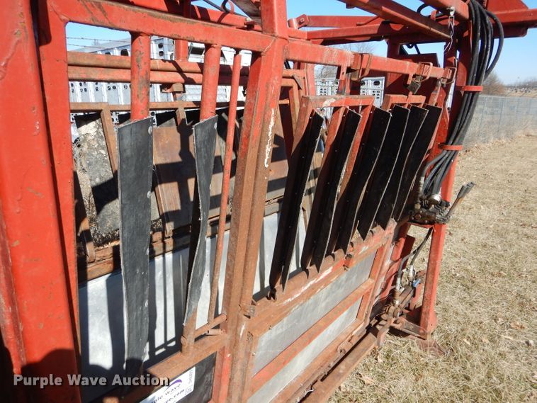 image for item DH6409 Linn livestock squeeze chute