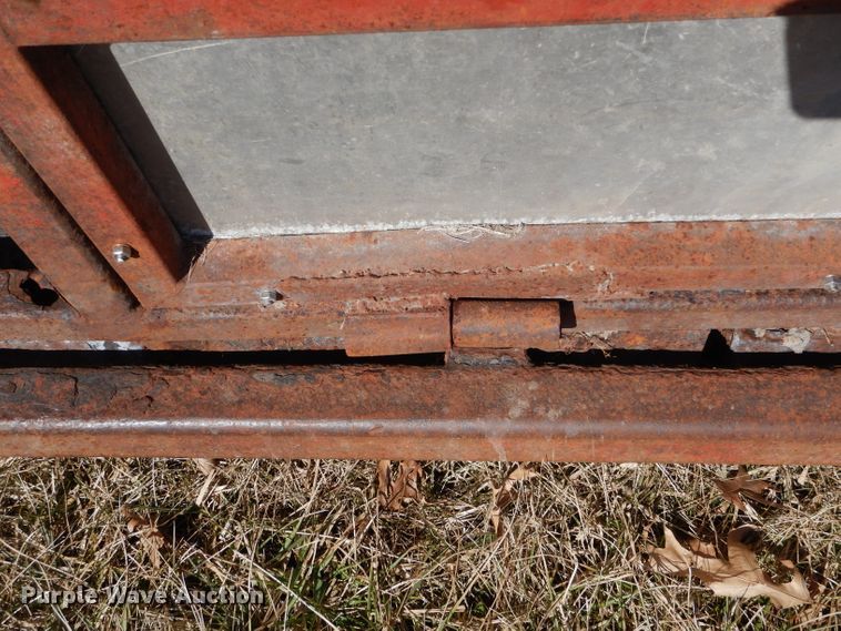 image for item DH6409 Linn livestock squeeze chute