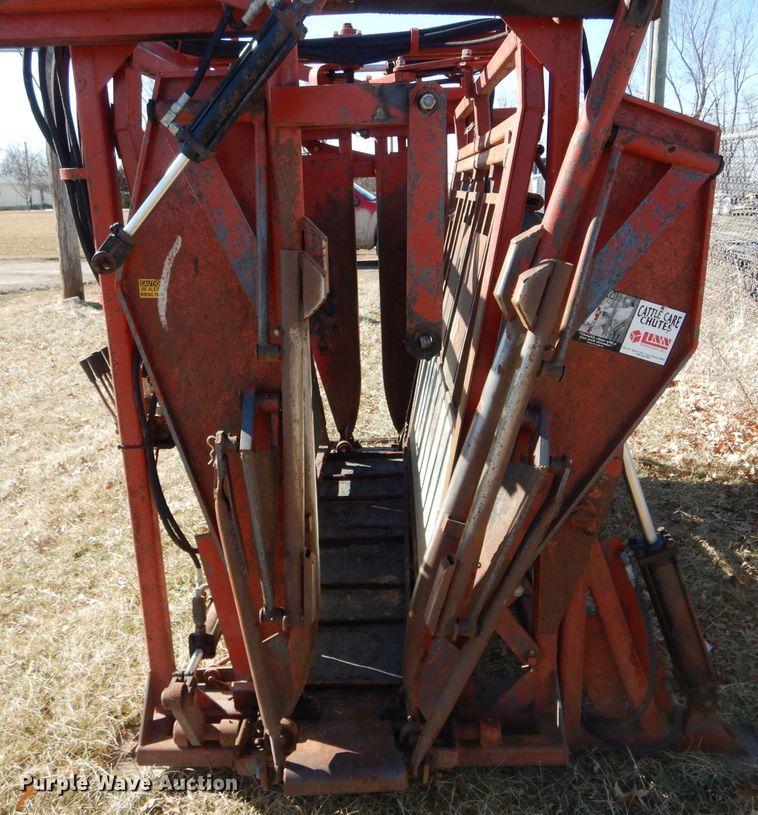 image for item DH6409 Linn livestock squeeze chute