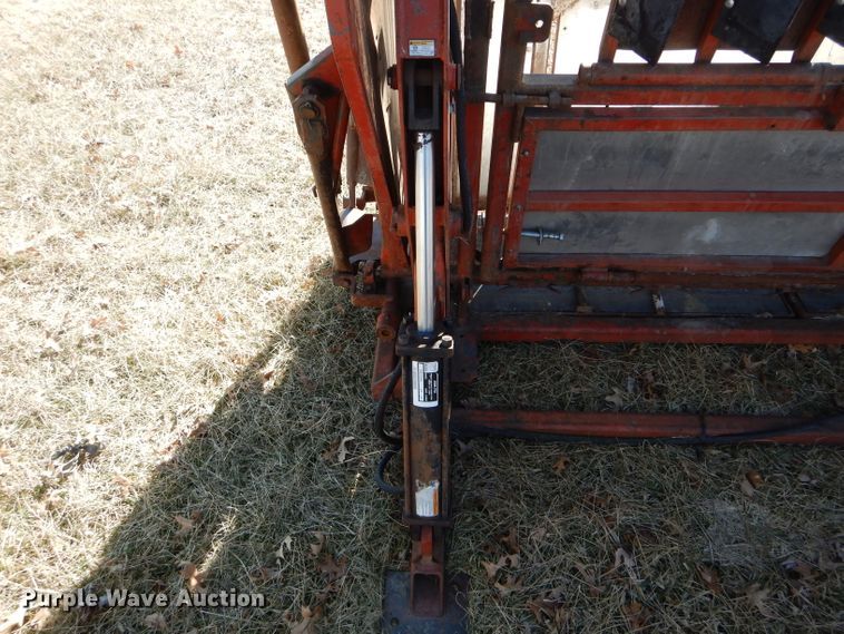 image for item DH6409 Linn livestock squeeze chute