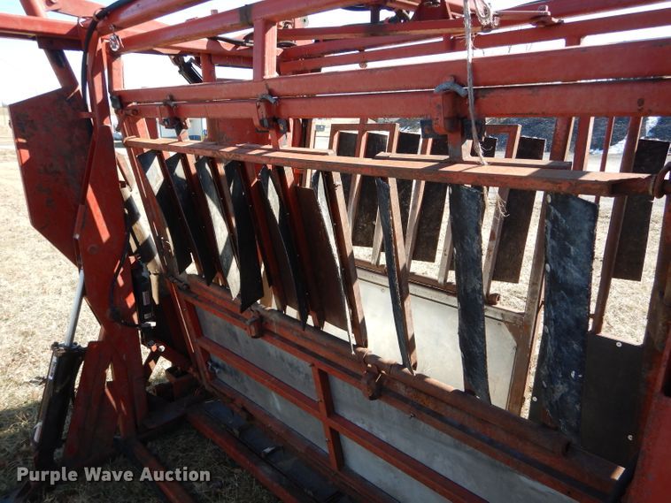 image for item DH6409 Linn livestock squeeze chute