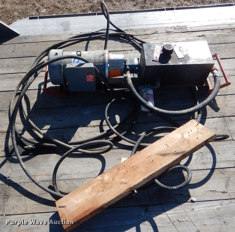 image for item DH6409 Linn livestock squeeze chute