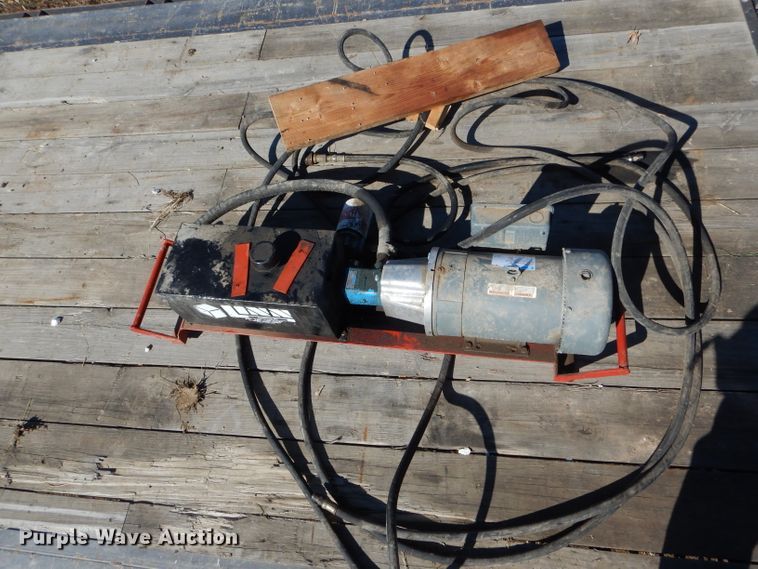 image for item DH6409 Linn livestock squeeze chute