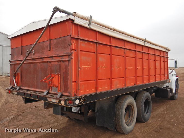 image for item DI0040 1976 Chevrolet C60 grain truck