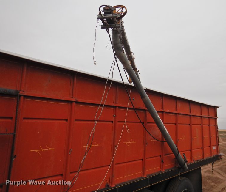 image for item DI0040 1976 Chevrolet C60 grain truck