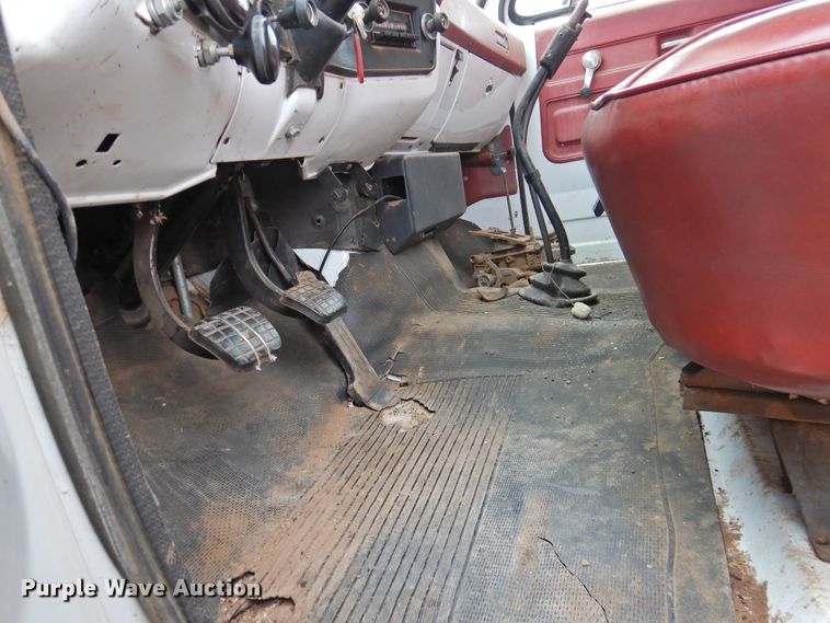 image for item DI0040 1976 Chevrolet C60 grain truck