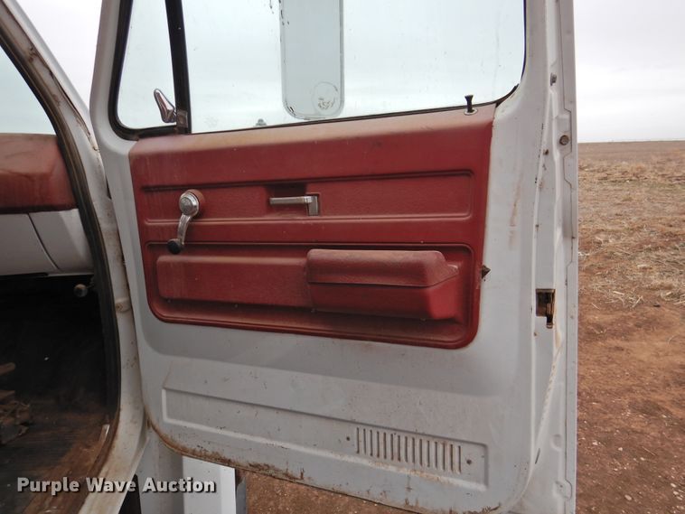 image for item DI0040 1976 Chevrolet C60 grain truck