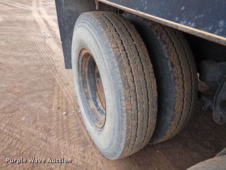 image for item DI0040 1976 Chevrolet C60 grain truck