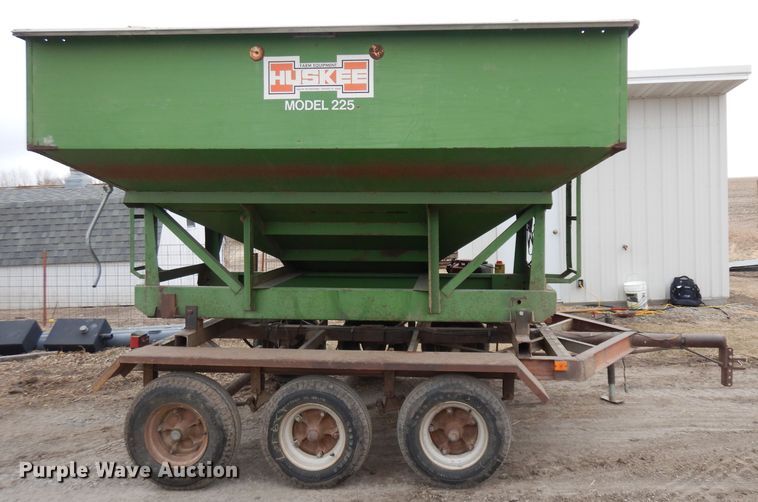 image for item ER9914 Huskee 225 seed tender trailer