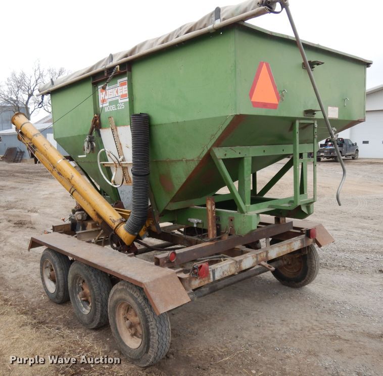 image for item ER9914 Huskee 225 seed tender trailer