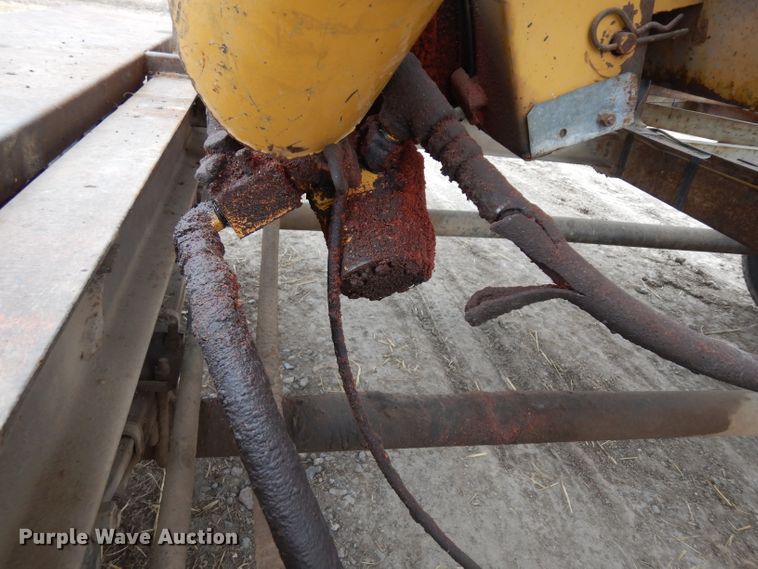 image for item ER9914 Huskee 225 seed tender trailer