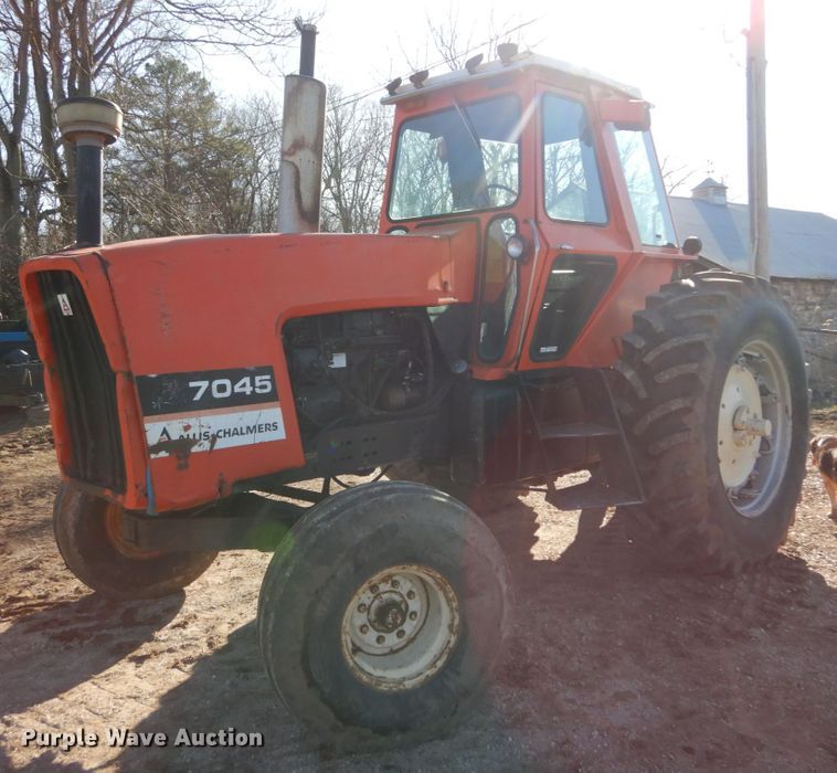 image for item GB9799 1978 Allis Chalmers 7045 tractor