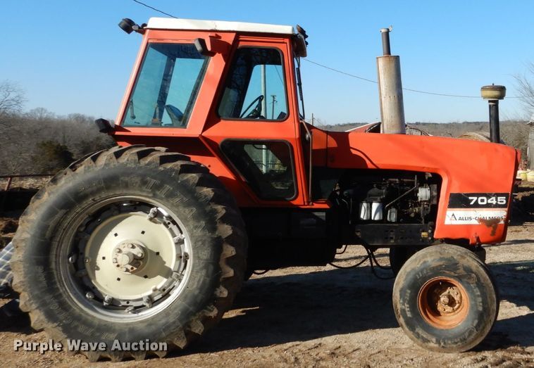 image for item GB9799 1978 Allis Chalmers 7045 tractor