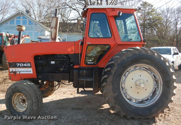 image for item GB9799 1978 Allis Chalmers 7045 tractor