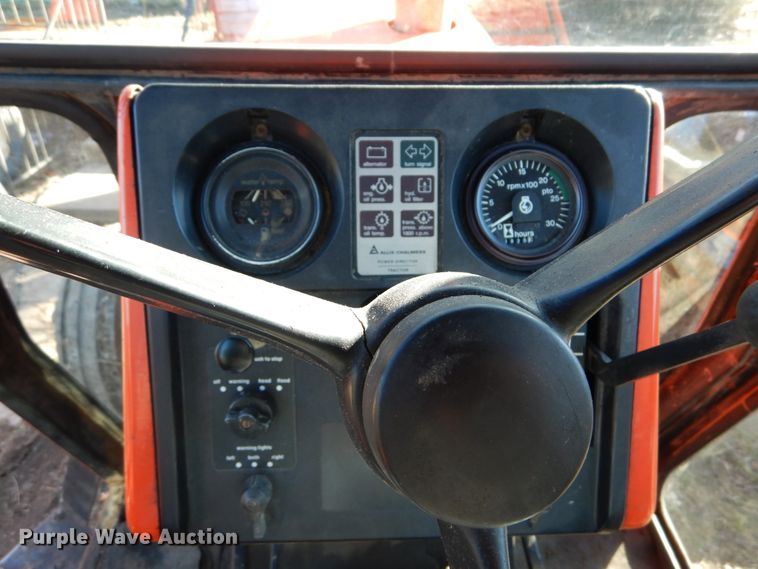 image for item GB9799 1978 Allis Chalmers 7045 tractor