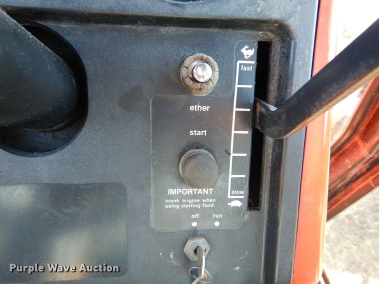 image for item GB9799 1978 Allis Chalmers 7045 tractor