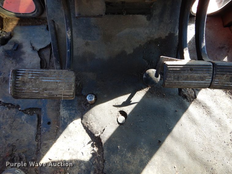 image for item GB9799 1978 Allis Chalmers 7045 tractor