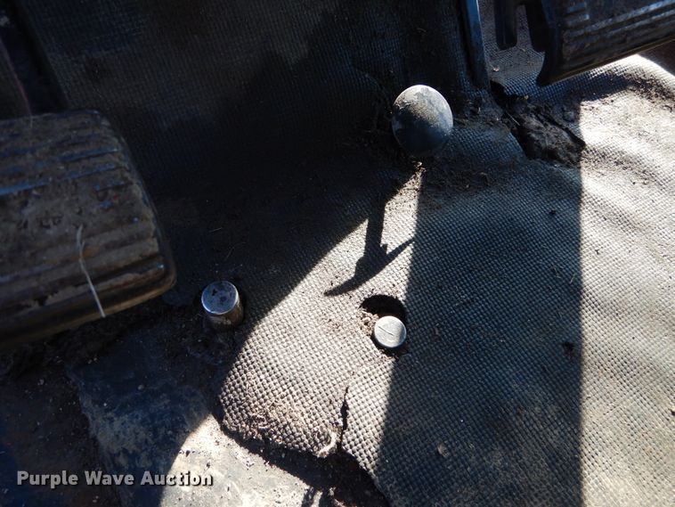 image for item GB9799 1978 Allis Chalmers 7045 tractor